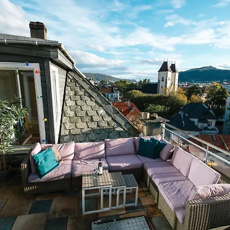 Spacious Penthouse With Grand Terrace Bergen